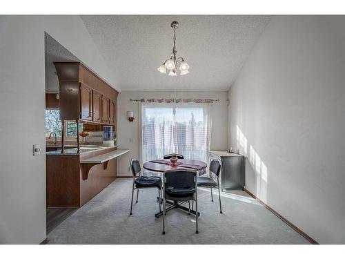 43 Edgewood Place Nw, Calgary, AB - Indoor