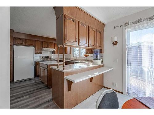 43 Edgewood Place Nw, Calgary, AB - Indoor Photo Showing Kitchen