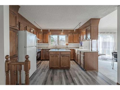 43 Edgewood Place Nw, Calgary, AB - Indoor Photo Showing Kitchen