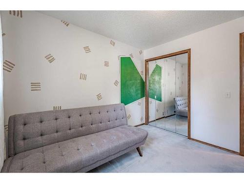 43 Edgewood Place Nw, Calgary, AB - Indoor Photo Showing Other Room