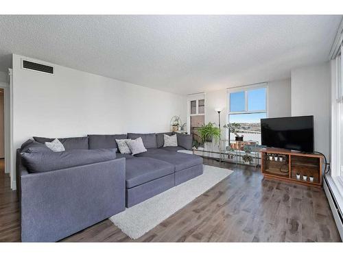 905-1100 8 Avenue Sw, Calgary, AB - Indoor Photo Showing Living Room