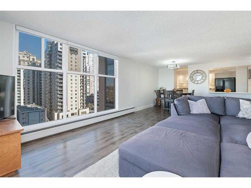 905-1100 8 Avenue Sw, Calgary, AB - Indoor Photo Showing Living Room