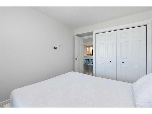 905-1100 8 Avenue Sw, Calgary, AB - Indoor Photo Showing Bedroom