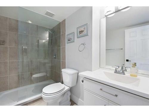 905-1100 8 Avenue Sw, Calgary, AB - Indoor Photo Showing Bathroom