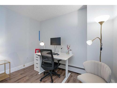 905-1100 8 Avenue Sw, Calgary, AB - Indoor Photo Showing Office