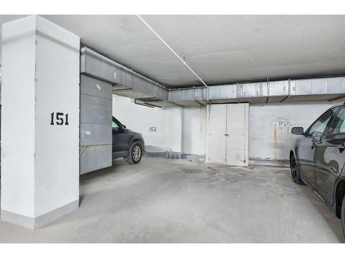 905-1100 8 Avenue Sw, Calgary, AB - Indoor Photo Showing Garage