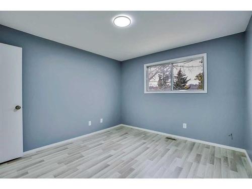 3723 7 Avenue Nw, Calgary, AB - Indoor Photo Showing Other Room