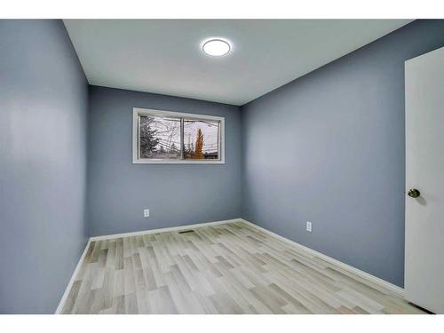 3723 7 Avenue Nw, Calgary, AB - Indoor Photo Showing Other Room