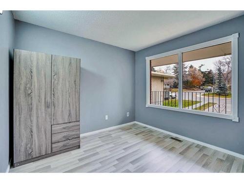 3723 7 Avenue Nw, Calgary, AB - Indoor Photo Showing Other Room