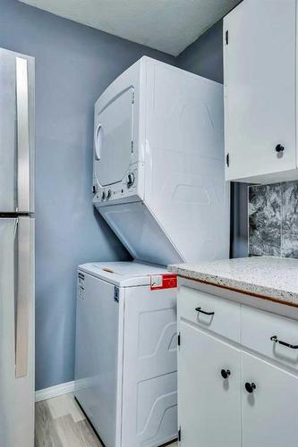 3723 7 Avenue Nw, Calgary, AB - Indoor Photo Showing Laundry Room