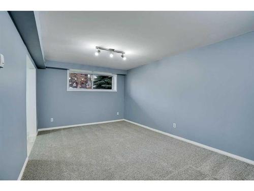 3723 7 Avenue Nw, Calgary, AB - Indoor Photo Showing Other Room