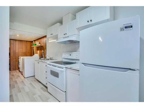 3723 7 Avenue Nw, Calgary, AB - Indoor Photo Showing Kitchen