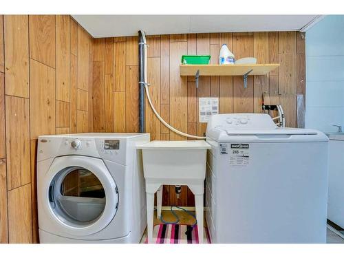 3723 7 Avenue Nw, Calgary, AB - Indoor Photo Showing Laundry Room