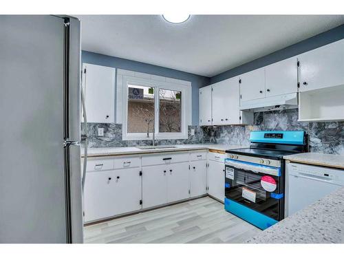 3723 7 Avenue Nw, Calgary, AB - Indoor Photo Showing Kitchen