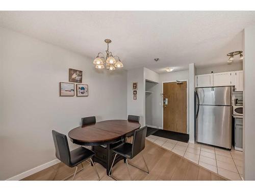 302-1712 38 Street Se, Calgary, AB - Indoor Photo Showing Dining Room