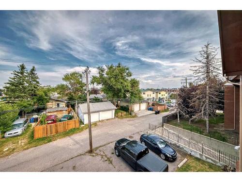 302-1712 38 Street Se, Calgary, AB - Outdoor