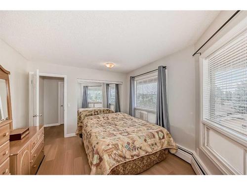 302-1712 38 Street Se, Calgary, AB - Indoor Photo Showing Bedroom