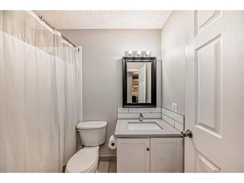 302-1712 38 Street Se, Calgary, AB - Indoor Photo Showing Bathroom