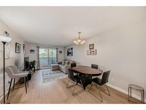 302-1712 38 Street Se, Calgary, AB - Indoor Photo Showing Other Room