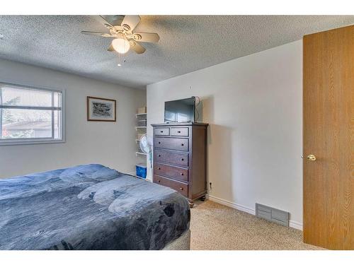 108-15403 Deer Run Drive Se, Calgary, AB - Indoor Photo Showing Bedroom