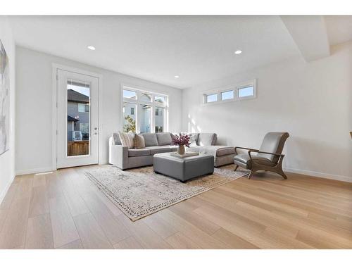 200 Wildrose Crescent, Strathmore, AB - Indoor Photo Showing Living Room