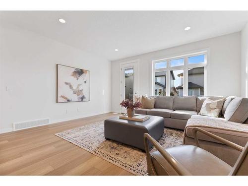 200 Wildrose Crescent, Strathmore, AB - Indoor Photo Showing Living Room