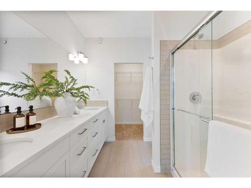 200 Wildrose Crescent, Strathmore, AB - Indoor Photo Showing Bathroom