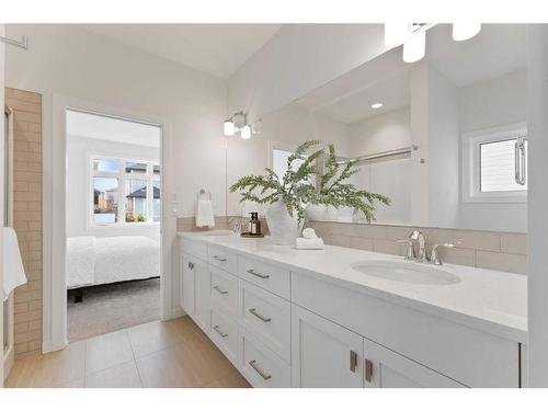 200 Wildrose Crescent, Strathmore, AB - Indoor Photo Showing Bathroom