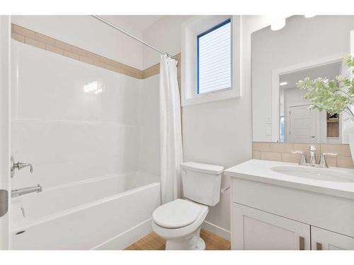 200 Wildrose Crescent, Strathmore, AB - Indoor Photo Showing Bathroom