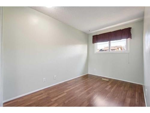 4304 58 Street Ne, Calgary, AB - Indoor Photo Showing Other Room