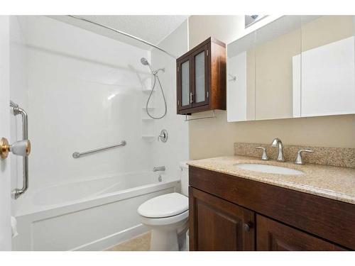 4304 58 Street Ne, Calgary, AB - Indoor Photo Showing Bathroom