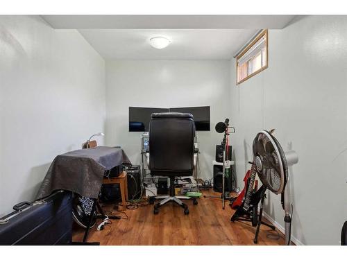 4304 58 Street Ne, Calgary, AB - Indoor Photo Showing Other Room