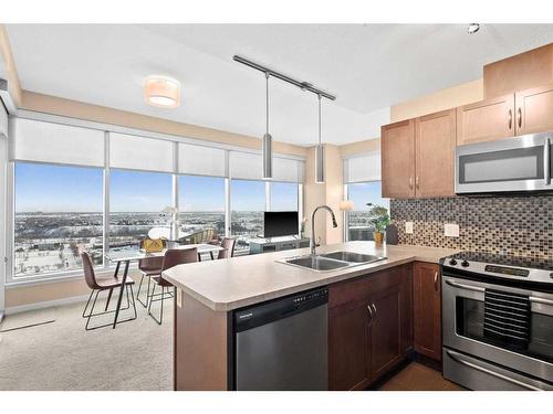 2502-1320 1 Street Se, Calgary, AB - Indoor Photo Showing Kitchen With Double Sink With Upgraded Kitchen