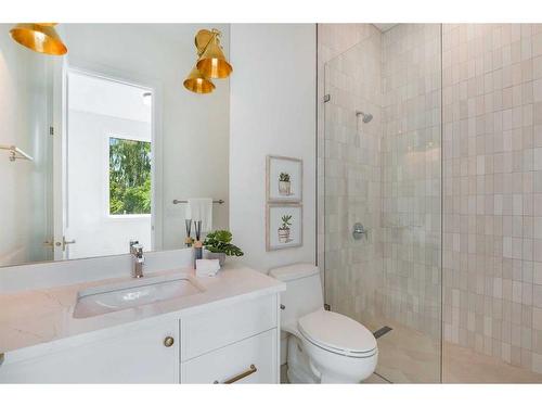 116 Malibou Road Sw, Calgary, AB - Indoor Photo Showing Bathroom