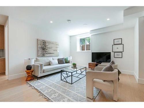 116 Malibou Road Sw, Calgary, AB - Indoor Photo Showing Living Room