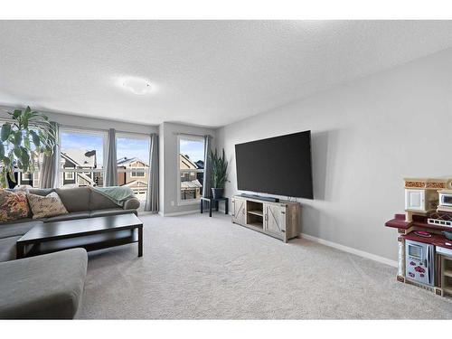 109 Belmont Terrace Sw, Calgary, AB - Indoor Photo Showing Living Room