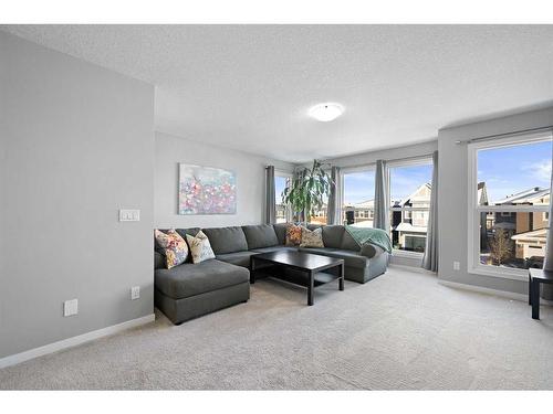 109 Belmont Terrace Sw, Calgary, AB - Indoor Photo Showing Living Room