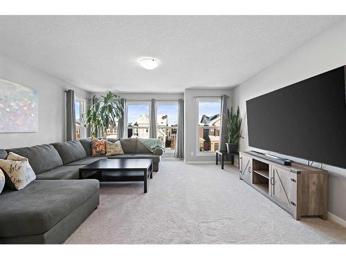 109 Belmont Terrace Sw, Calgary, AB - Indoor Photo Showing Living Room