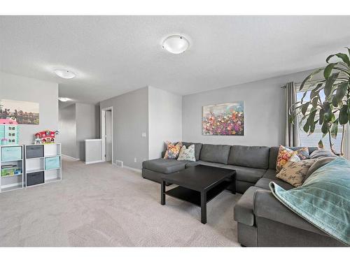 109 Belmont Terrace Sw, Calgary, AB - Indoor Photo Showing Living Room