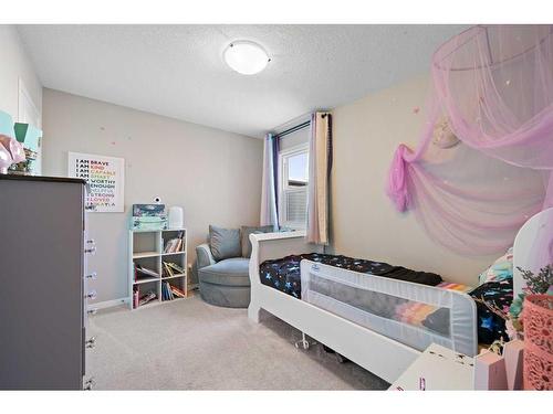 109 Belmont Terrace Sw, Calgary, AB - Indoor Photo Showing Bedroom