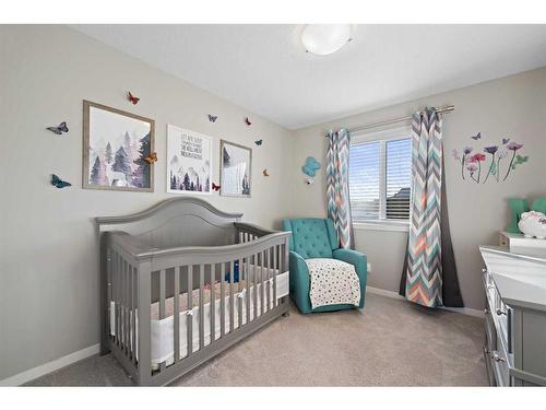 109 Belmont Terrace Sw, Calgary, AB - Indoor Photo Showing Bedroom