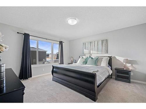 109 Belmont Terrace Sw, Calgary, AB - Indoor Photo Showing Bedroom