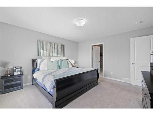 109 Belmont Terrace Sw, Calgary, AB - Indoor Photo Showing Bedroom