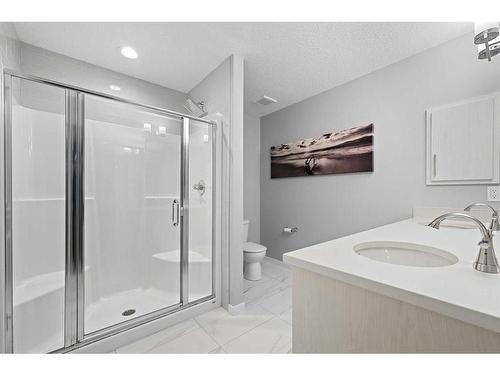 109 Belmont Terrace Sw, Calgary, AB - Indoor Photo Showing Bathroom