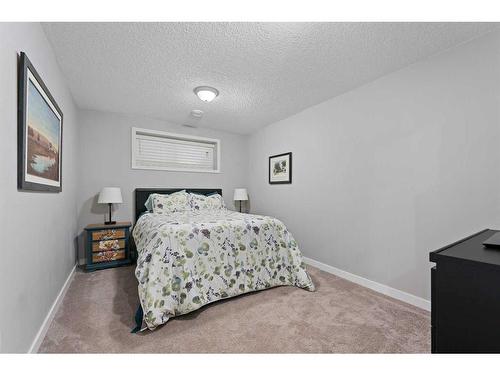 109 Belmont Terrace Sw, Calgary, AB - Indoor Photo Showing Bedroom