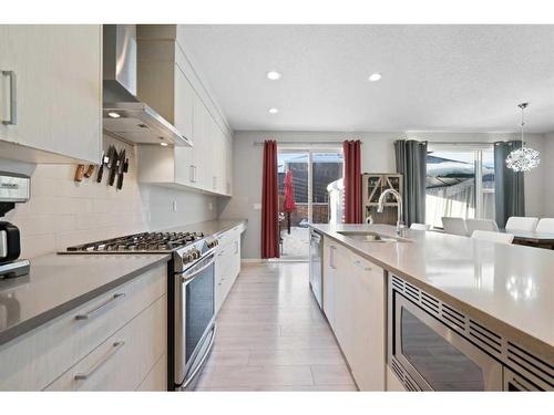 109 Belmont Terrace Sw, Calgary, AB - Indoor Photo Showing Kitchen With Stainless Steel Kitchen With Upgraded Kitchen