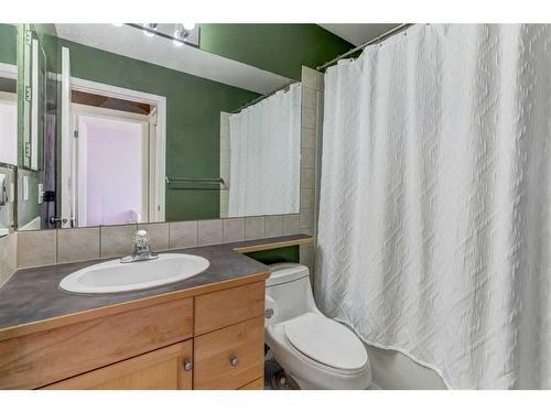 18 Covewood Circle Ne, Calgary, AB - Indoor Photo Showing Bathroom