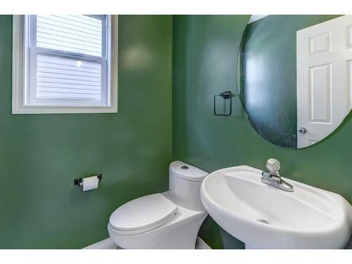 18 Covewood Circle Ne, Calgary, AB - Indoor Photo Showing Bathroom