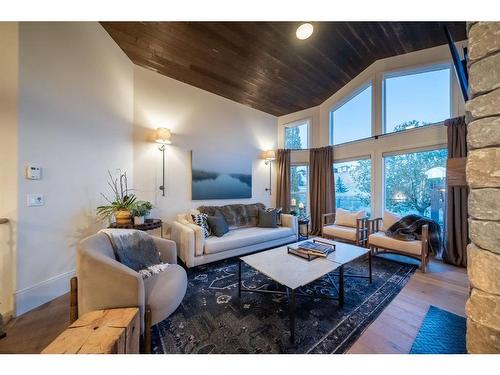 251 Gleneagles View, Cochrane, AB - Indoor Photo Showing Living Room