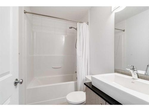 87 West Coach Manor Sw, Calgary, AB - Indoor Photo Showing Bathroom